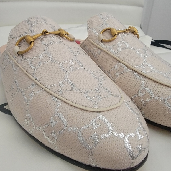 Gardenia Women's Gg Lamé Princetown Slippers - Picture 9 of 9